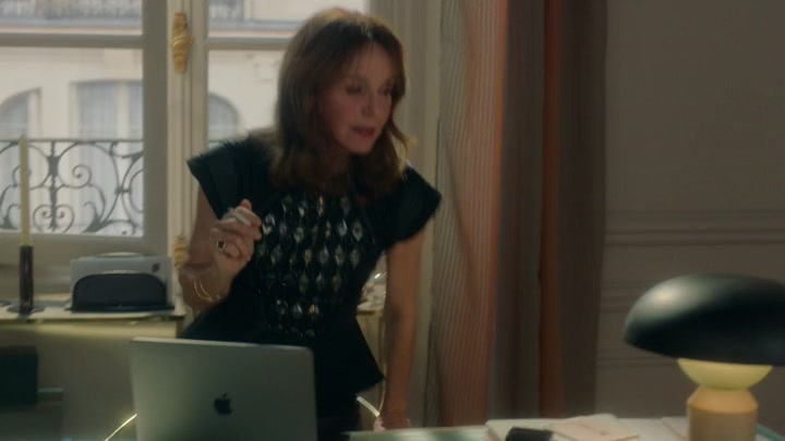 Emily_in_Paris_S02E05_WEBRip_x264-ION10_0151.jpg Emily_in_Paris_S02E05_WEBRip_x264-ION10_0151.jpg