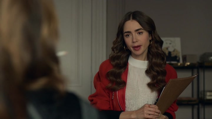 Emily_in_Paris_S02E05_WEBRip_x264-ION10_0165.jpg