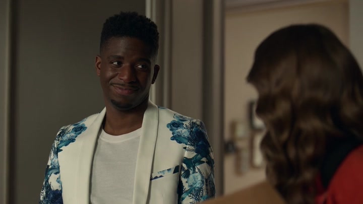 Emily_in_Paris_S02E05_WEBRip_x264-ION10_0181.jpg