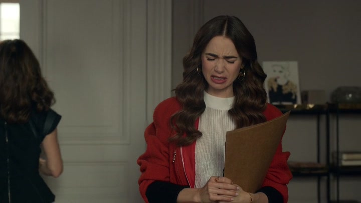 Emily_in_Paris_S02E05_WEBRip_x264-ION10_0194.jpg