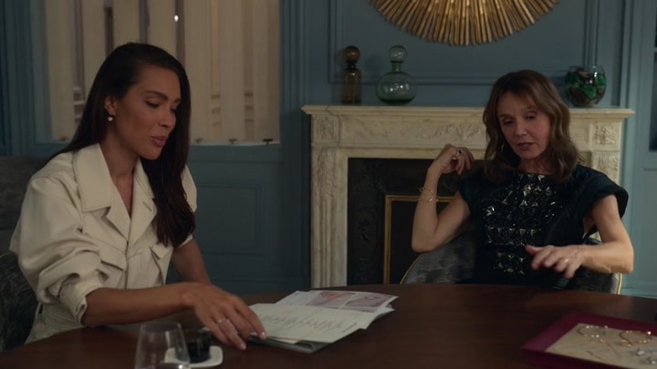 Emily_in_Paris_S02E05_WEBRip_x264-ION10_0219.jpg