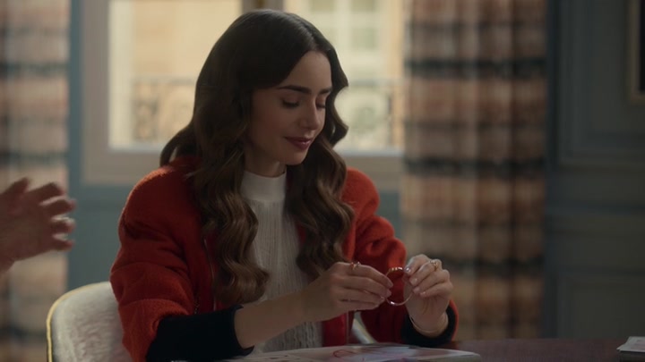 Emily_in_Paris_S02E05_WEBRip_x264-ION10_0227.jpg