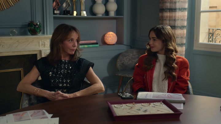 Emily_in_Paris_S02E05_WEBRip_x264-ION10_0258.jpg