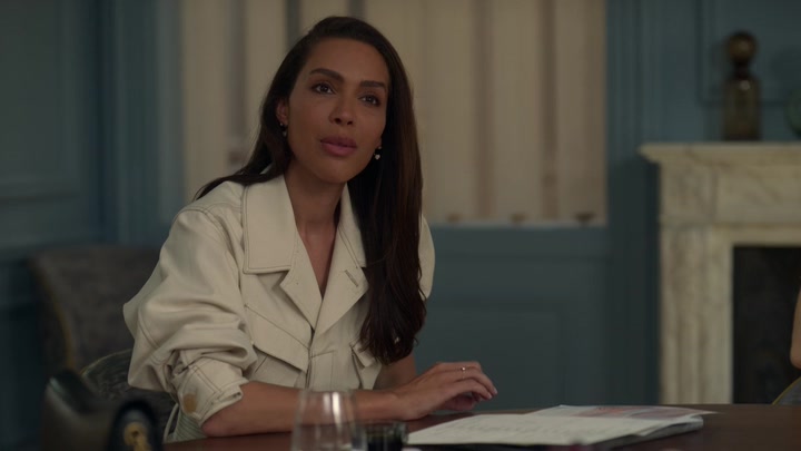 Emily_in_Paris_S02E05_WEBRip_x264-ION10_0263.jpg
