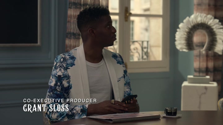 Emily_in_Paris_S02E05_WEBRip_x264-ION10_0270.jpg
