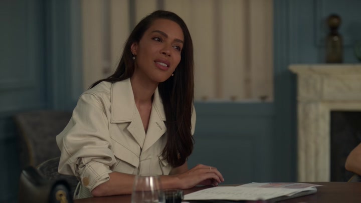Emily_in_Paris_S02E05_WEBRip_x264-ION10_0275.jpg