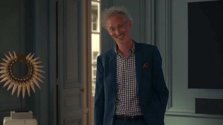 Emily_in_Paris_S02E05_WEBRip_x264-ION10_0282.jpg