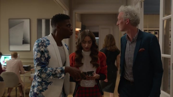 Emily_in_Paris_S02E05_WEBRip_x264-ION10_0288.jpg
