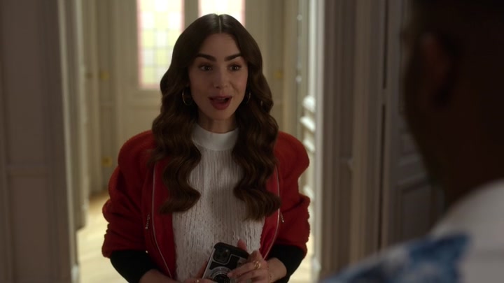 Emily_in_Paris_S02E05_WEBRip_x264-ION10_0324.jpg