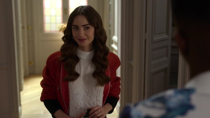 Emily_in_Paris_S02E05_WEBRip_x264-ION10_0344.jpg
