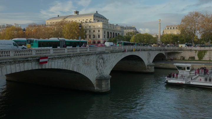 Emily_in_Paris_S02E05_WEBRip_x264-ION10_0351.jpg Emily_in_Paris_S02E05_WEBRip_x264-ION10_0351.jpg
