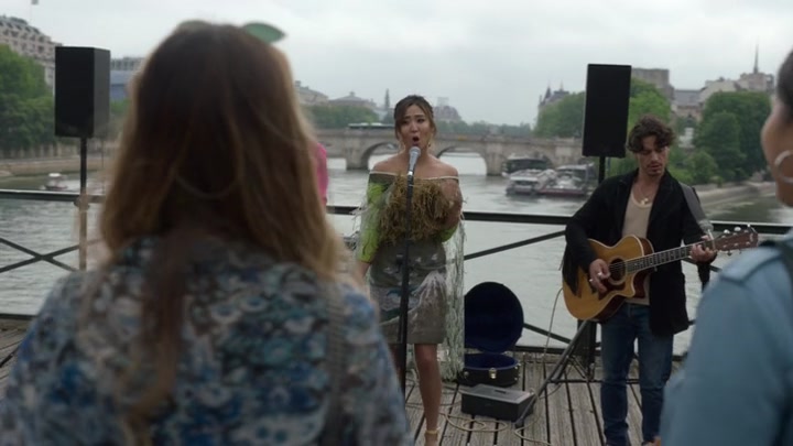 Emily_in_Paris_S02E05_WEBRip_x264-ION10_0372.jpg Emily_in_Paris_S02E05_WEBRip_x264-ION10_0372.jpg