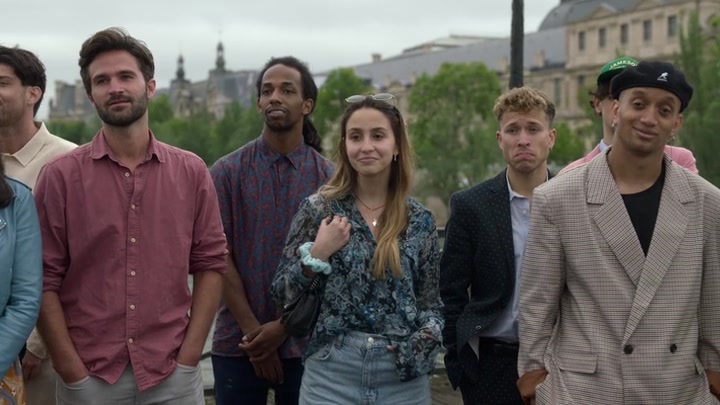 Emily_in_Paris_S02E05_WEBRip_x264-ION10_0380.jpg