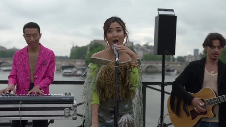 Emily_in_Paris_S02E05_WEBRip_x264-ION10_0389.jpg Emily_in_Paris_S02E05_WEBRip_x264-ION10_0389.jpg
