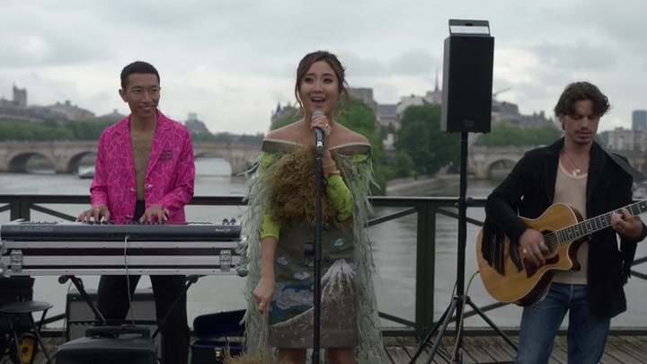 Emily_in_Paris_S02E05_WEBRip_x264-ION10_0394.jpg Emily_in_Paris_S02E05_WEBRip_x264-ION10_0394.jpg