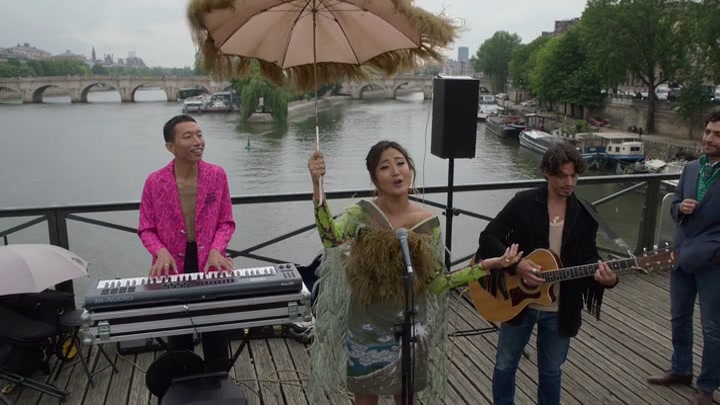 Emily_in_Paris_S02E05_WEBRip_x264-ION10_0439.jpg Emily_in_Paris_S02E05_WEBRip_x264-ION10_0439.jpg