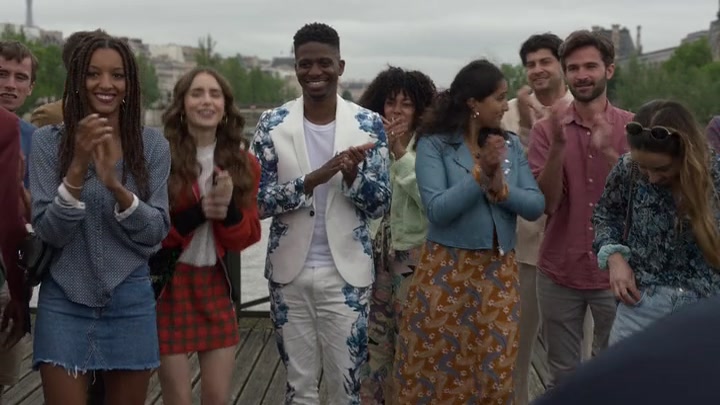 Emily_in_Paris_S02E05_WEBRip_x264-ION10_0452.jpg