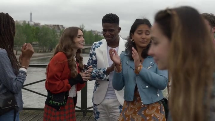 Emily_in_Paris_S02E05_WEBRip_x264-ION10_0457.jpg