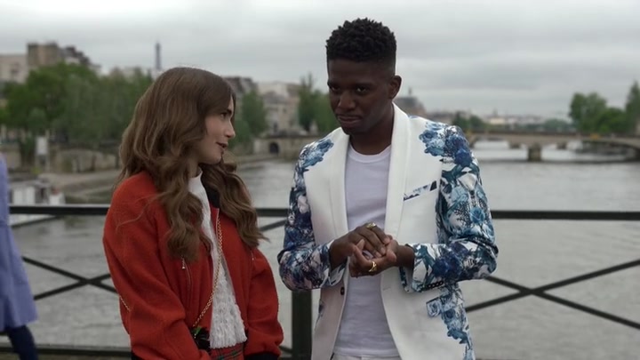 Emily_in_Paris_S02E05_WEBRip_x264-ION10_0473.jpg