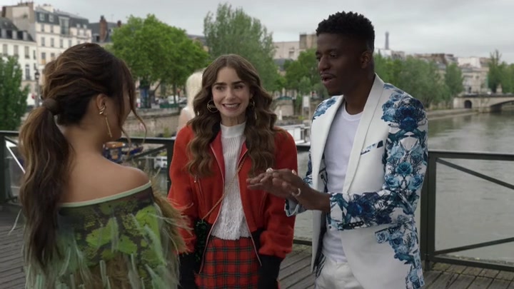Emily_in_Paris_S02E05_WEBRip_x264-ION10_0491.jpg
