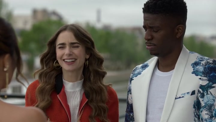 Emily_in_Paris_S02E05_WEBRip_x264-ION10_0513.jpg