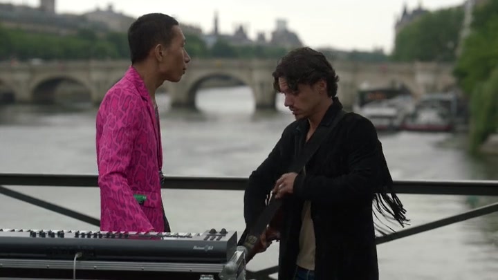 Emily_in_Paris_S02E05_WEBRip_x264-ION10_0523.jpg Emily_in_Paris_S02E05_WEBRip_x264-ION10_0523.jpg