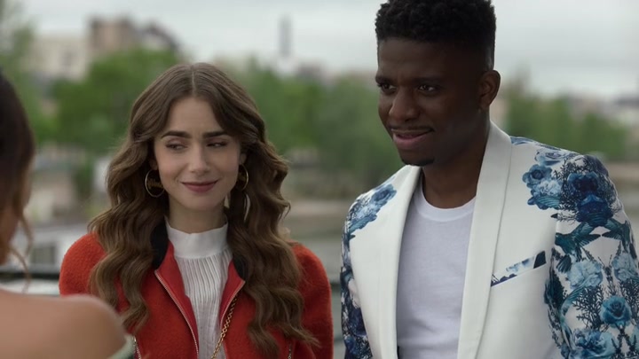 Emily_in_Paris_S02E05_WEBRip_x264-ION10_0536.jpg
