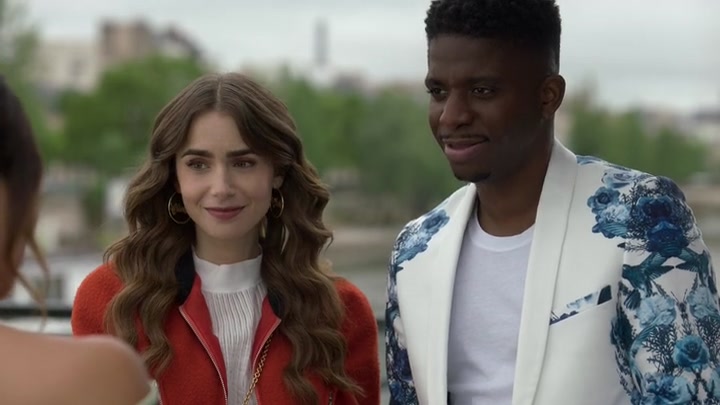 Emily_in_Paris_S02E05_WEBRip_x264-ION10_0537.jpg