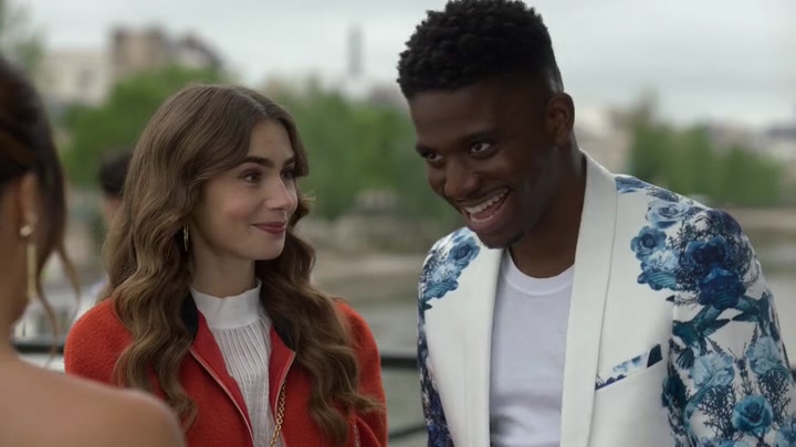 Emily_in_Paris_S02E05_WEBRip_x264-ION10_0543.jpg