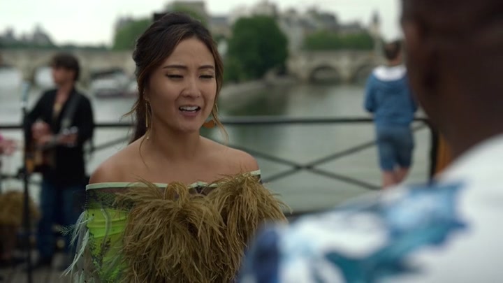 Emily_in_Paris_S02E05_WEBRip_x264-ION10_0567.jpg