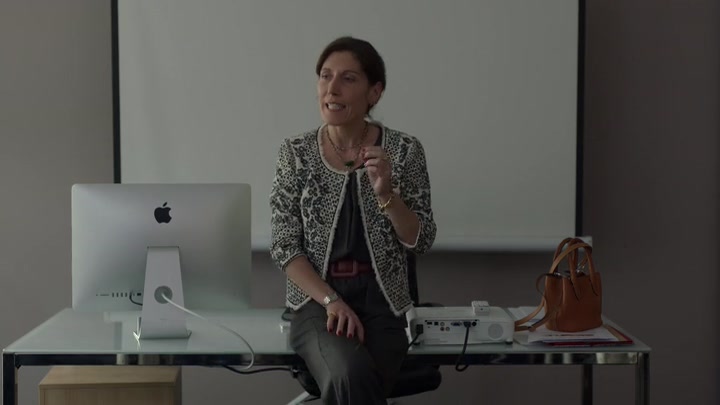Emily_in_Paris_S02E05_WEBRip_x264-ION10_0582.jpg