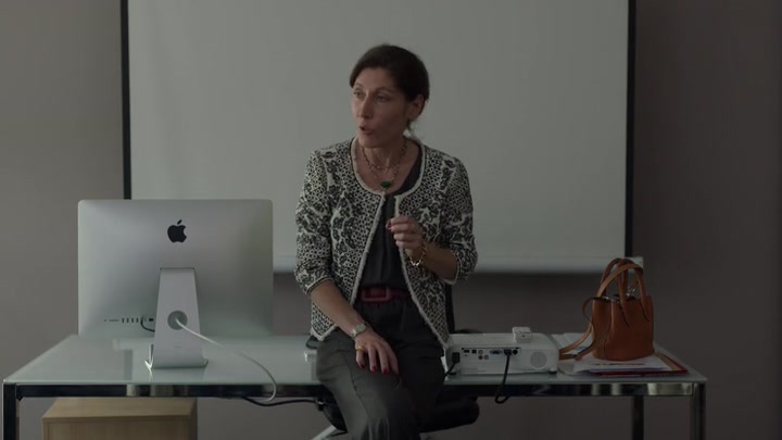 Emily_in_Paris_S02E05_WEBRip_x264-ION10_0583.jpg