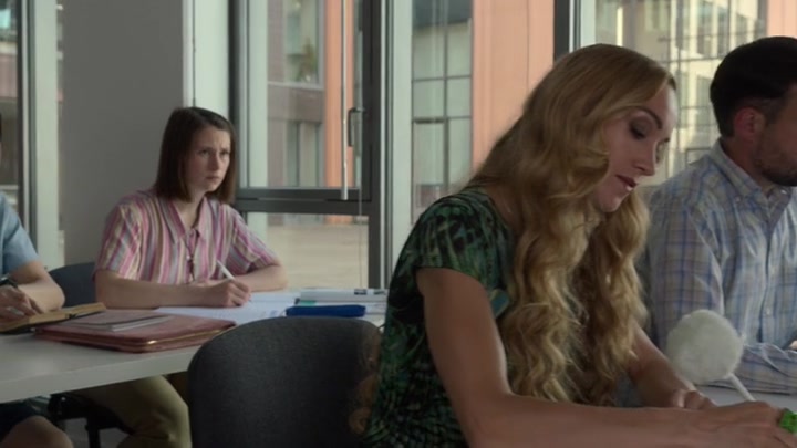 Emily_in_Paris_S02E05_WEBRip_x264-ION10_0586.jpg