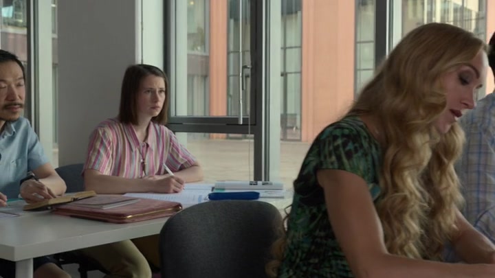 Emily_in_Paris_S02E05_WEBRip_x264-ION10_0587.jpg