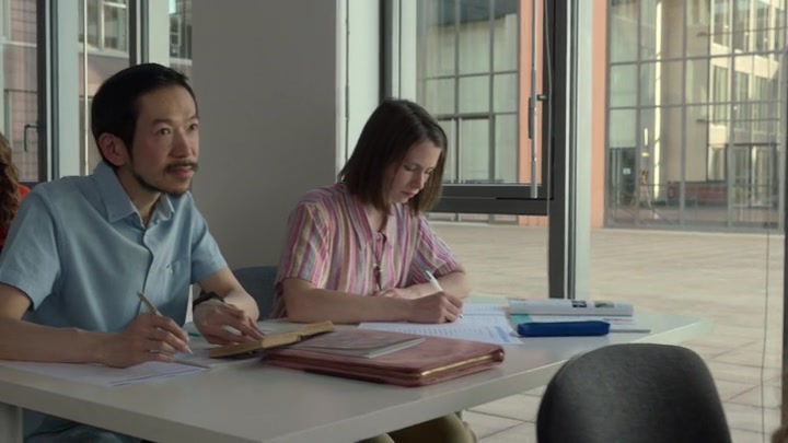 Emily_in_Paris_S02E05_WEBRip_x264-ION10_0590.jpg