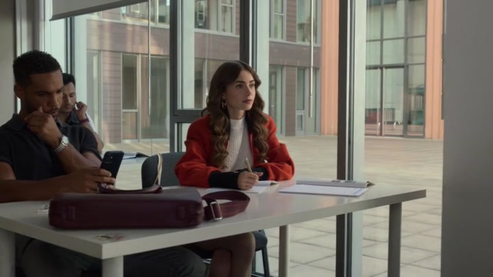 Emily_in_Paris_S02E05_WEBRip_x264-ION10_0602.jpg