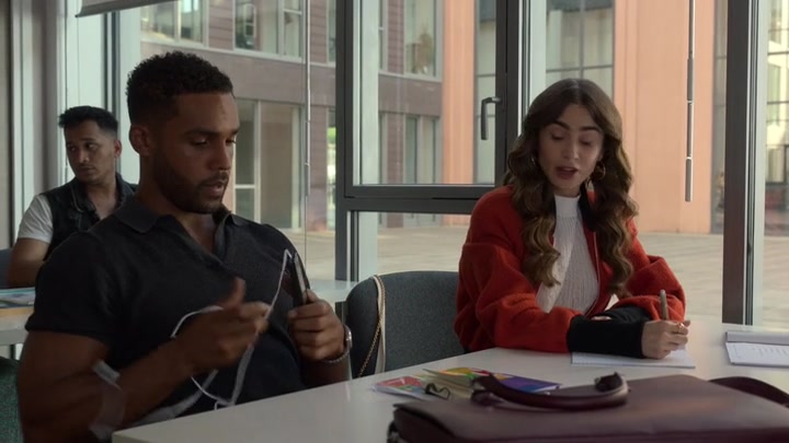 Emily_in_Paris_S02E05_WEBRip_x264-ION10_0616.jpg