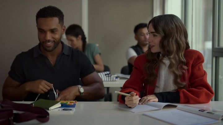 Emily_in_Paris_S02E05_WEBRip_x264-ION10_0625.jpg