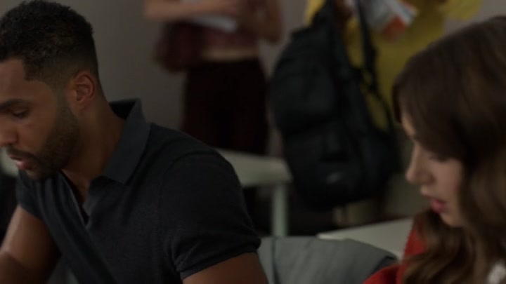 Emily_in_Paris_S02E05_WEBRip_x264-ION10_0634.jpg