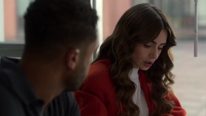 Emily_in_Paris_S02E05_WEBRip_x264-ION10_0656.jpg