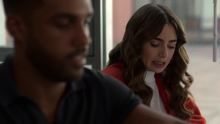 Emily_in_Paris_S02E05_WEBRip_x264-ION10_0664.jpg