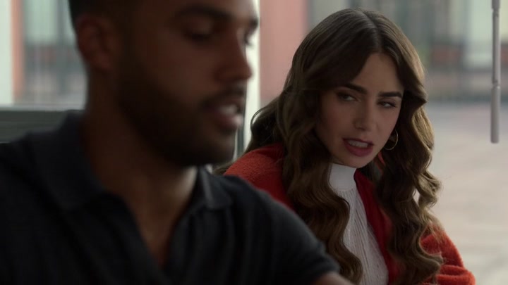Emily_in_Paris_S02E05_WEBRip_x264-ION10_0665.jpg