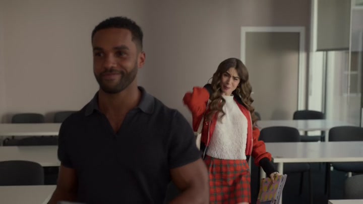 Emily_in_Paris_S02E05_WEBRip_x264-ION10_0713.jpg