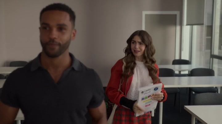 Emily_in_Paris_S02E05_WEBRip_x264-ION10_0714.jpg