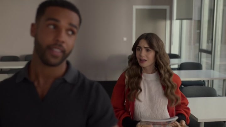 Emily_in_Paris_S02E05_WEBRip_x264-ION10_0715.jpg