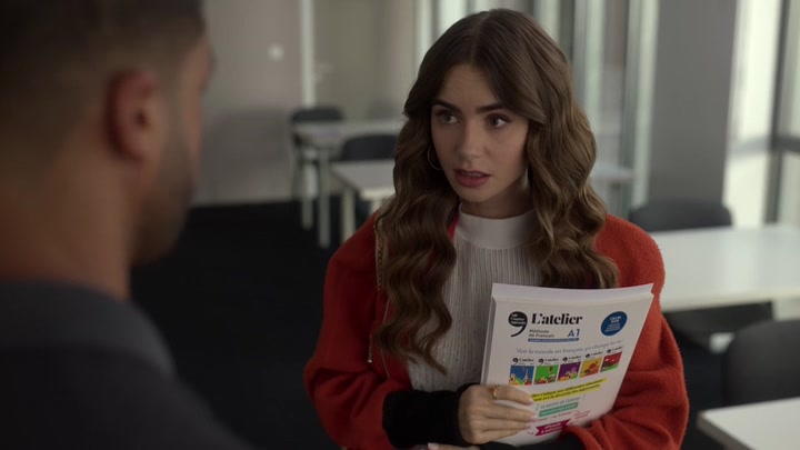 Emily_in_Paris_S02E05_WEBRip_x264-ION10_0725.jpg