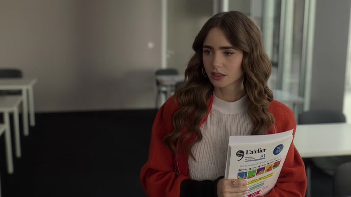 Emily_in_Paris_S02E05_WEBRip_x264-ION10_0807.jpg