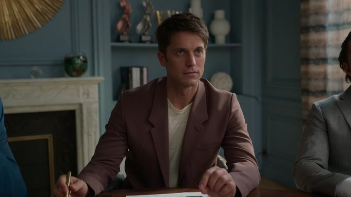 Emily_in_Paris_S02E05_WEBRip_x264-ION10_0917.jpg