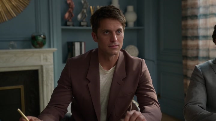 Emily_in_Paris_S02E05_WEBRip_x264-ION10_0927.jpg