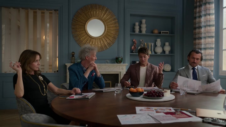 Emily_in_Paris_S02E05_WEBRip_x264-ION10_0940.jpg